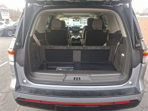 Used 2024 Lincoln Navigator Premiere image 29