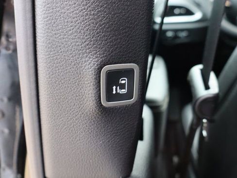 New 2026 Chrysler Pacifica Select FWD image 36