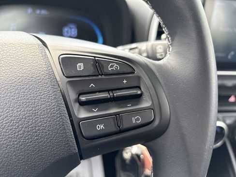 Certified 2023 Hyundai Venue SEL FWD image 18