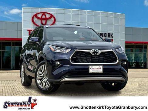 New 2026 Toyota Highlander Platinum AWD/4WD image 1