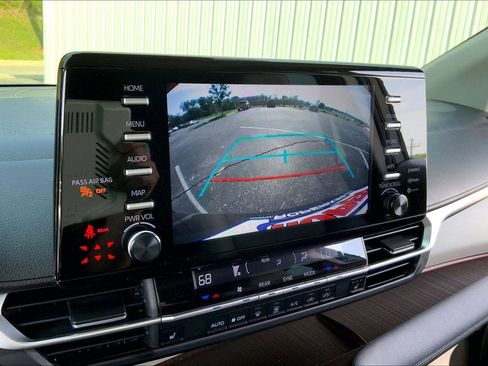 Used 2022 Toyota Sienna XLE FWD image 20