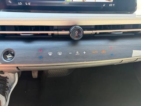 Used 2023 Nissan Ariya FWD image 22