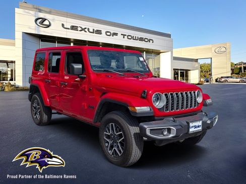 Used 2025 Jeep Wrangler Unlimited Sahara AWD/4WD image 1