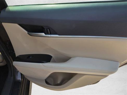Used 2018 Toyota Camry LE w/ Convenience Package FWD image 26