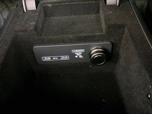 Used 2020 Jaguar F-PACE SVR image 32