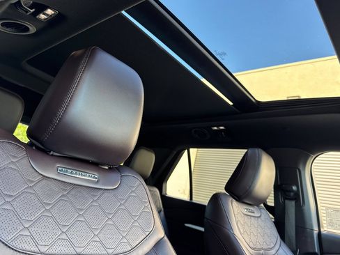 Used 2025 Ford Explorer Platinum w/ LUX Leather Package AWD/4WD image 20