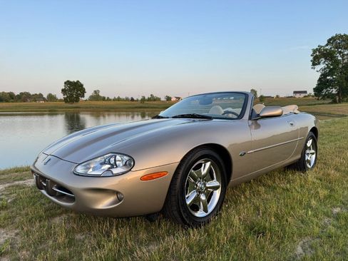 Used 1997 Jaguar XK8 Convertible RWD image 15