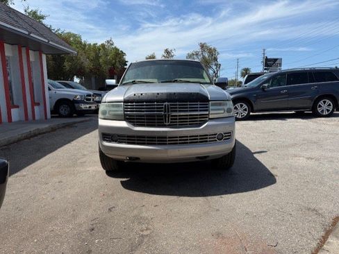 Used 2007 Lincoln Navigator 2WD image 2
