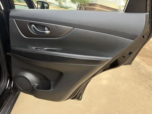Used 2014 Nissan Rogue SV w/ SV Premium Package FWD image 12