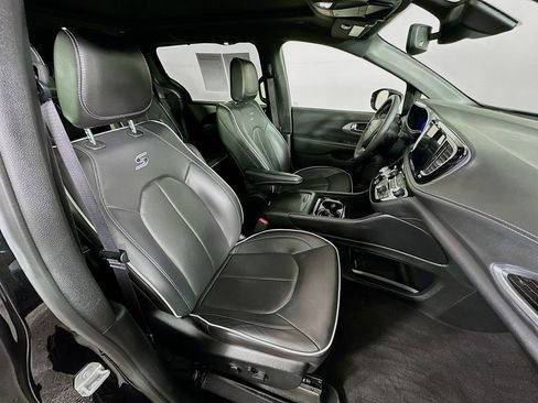 Used 2025 Chrysler Pacifica Limited FWD image 38