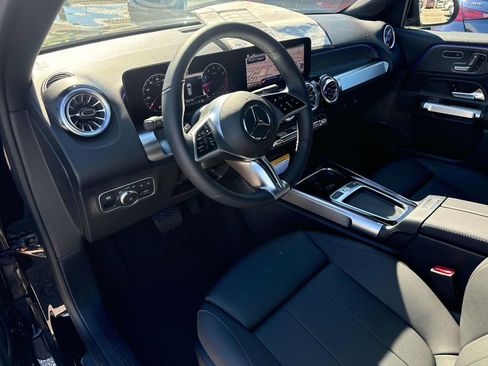 Used 2025 Mercedes-Benz GLB 250 image 9