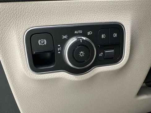 Certified 2025 Mercedes-Benz GLA 250 image 33