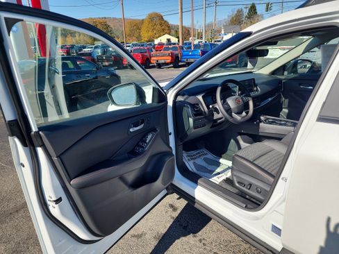 New 2026 Nissan Rogue SV image 10