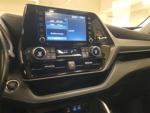 Used 2022 Toyota Highlander XLE image 27