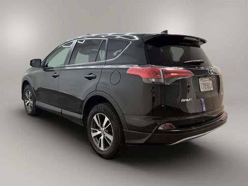 Used 2018 Toyota RAV4 XLE w/ Carpet Mat Package FWD image 6