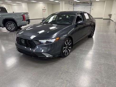 Used 2024 Honda Accord Touring image 3
