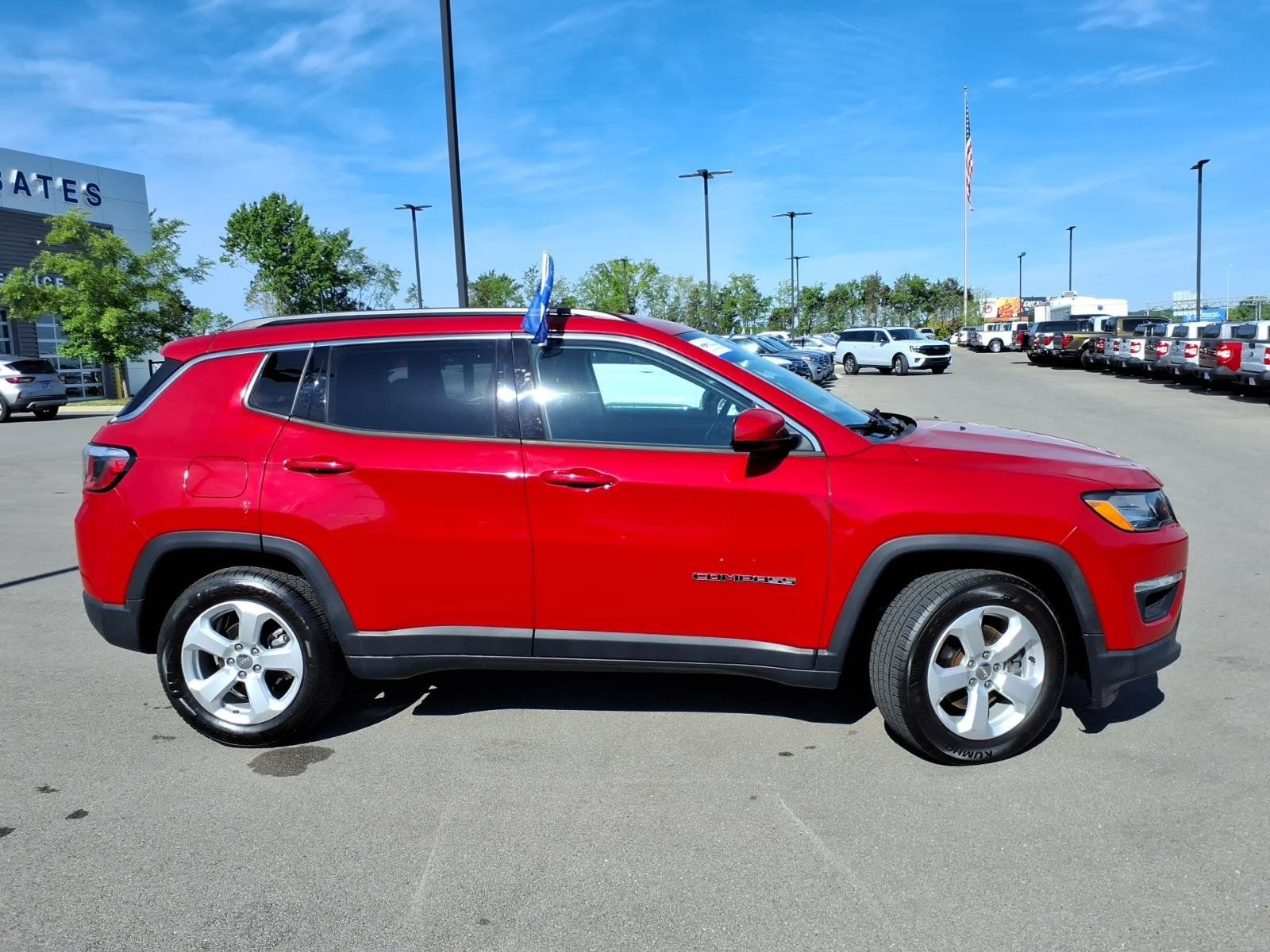 Used 2019 Jeep Compass Latitude FWD image 2