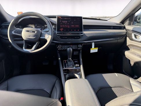 New 2026 Jeep Compass Latitude image 10