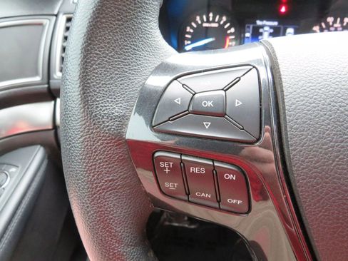 Used 2018 Ford Explorer XLT AWD/4WD image 16