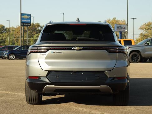 Used 2024 Chevrolet Equinox EV LT image 6