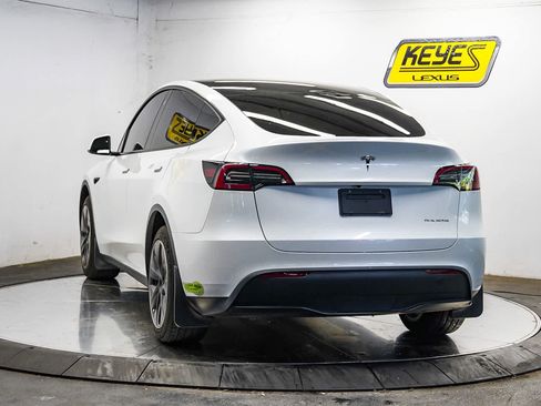 Used 2023 Tesla Model Y AWD image 4