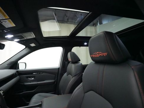 Certified 2025 Honda Pilot TrailSport image 32