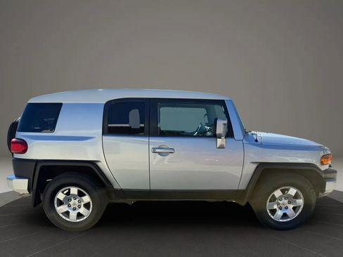 Used 2007 Toyota FJ Cruiser 2WD image 6