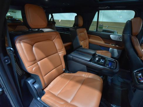 Used 2018 Lincoln Navigator L Reserve w/ Technology Package AWD/4WD image 47