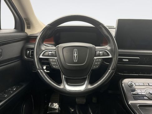 Used 2022 Lincoln Nautilus Reserve image 12