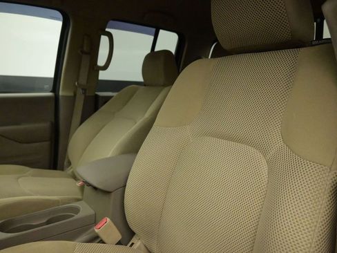 Used 2017 Nissan Frontier SV w/ SV Value Truck Package AWD/4WD image 11