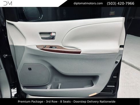 Used 2011 Toyota Sienna XLE w/ Premium Pkg FWD image 30