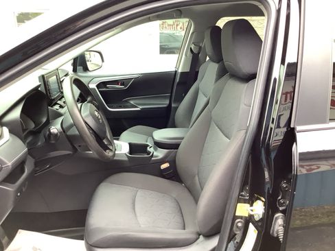 Used 2022 Toyota RAV4 XLE image 37