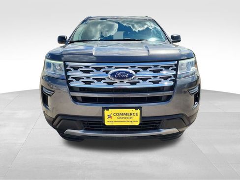 Used 2018 Ford Explorer XLT image 2