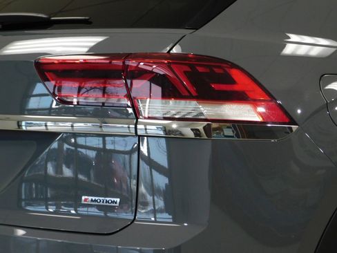 Used 2020 Volkswagen Atlas Cross Sport SEL Premium R-Line image 62