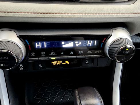 Used 2022 Toyota RAV4 XLE w/ Convenience Package image 31