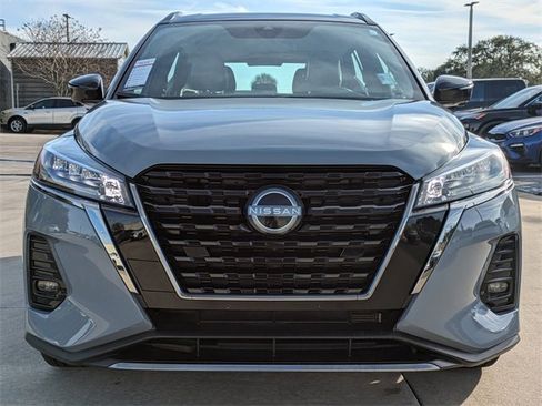 Used 2023 Nissan Kicks SR w/ SR Premium Package image 3