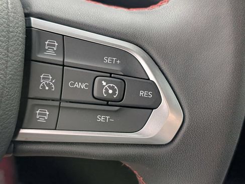 Used 2025 Jeep Compass Trailhawk AWD/4WD image 16