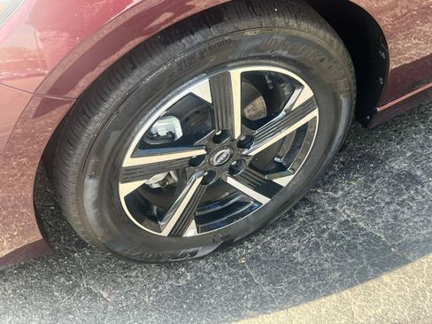 Used 2025 Nissan Sentra SV image 24