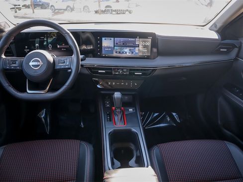 Used 2025 Nissan Kicks SR w/ SR Premium Package image 17