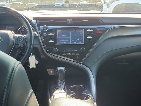 Used 2019 Toyota Camry SE FWD image 18
