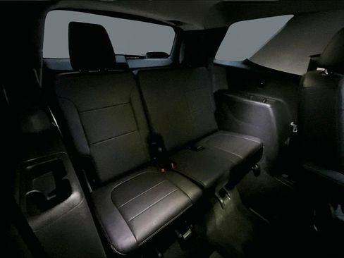 Used 2021 Chevrolet Traverse LT image 17