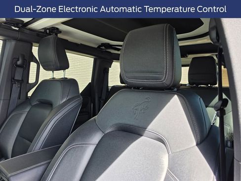 Used 2025 Ford Bronco Badlands image 10