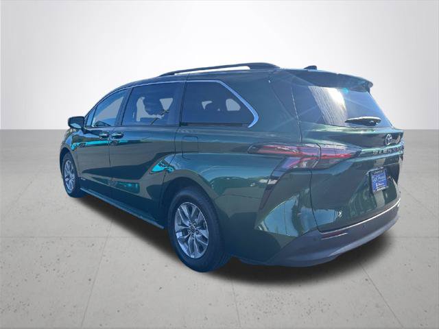 Certified 2021 Toyota Sienna XLE FWD image 9