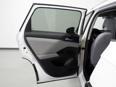 Used 2024 Volkswagen Taos SE w/ Panoramic Sunroof Package FWD image 48