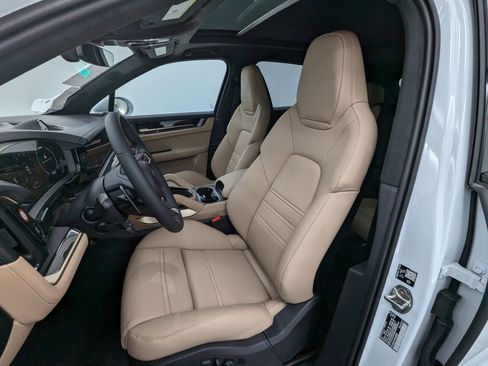 New 2026 Porsche Cayenne Turbo image 5
