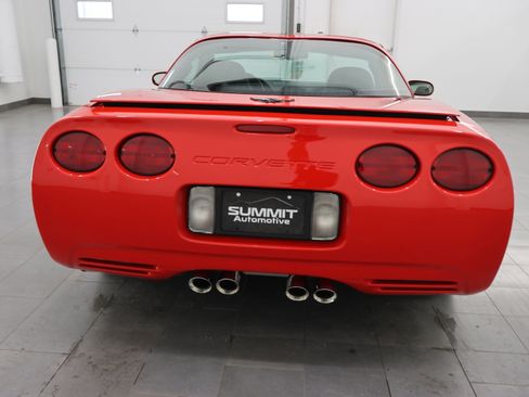 Used 2004 Chevrolet Corvette Coupe w/ Preferred Equipment Group RWD image 22