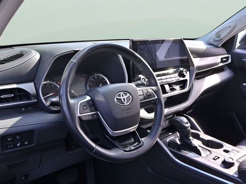 Used 2022 Toyota Highlander Limited AWD/4WD image 12