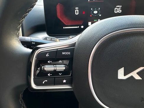 Used 2025 Kia Sorento S FWD image 19