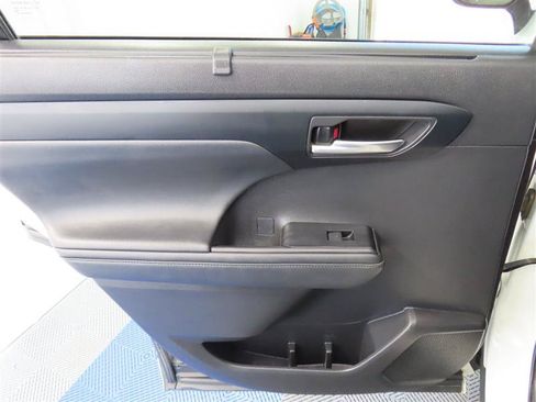 Used 2021 Toyota Highlander XSE FWD image 33