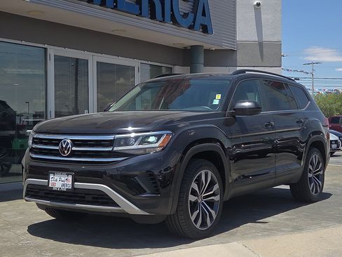 Used 2022 Volkswagen Atlas SE w/ Panoramic Sunroof Package AWD/4WD image 2
